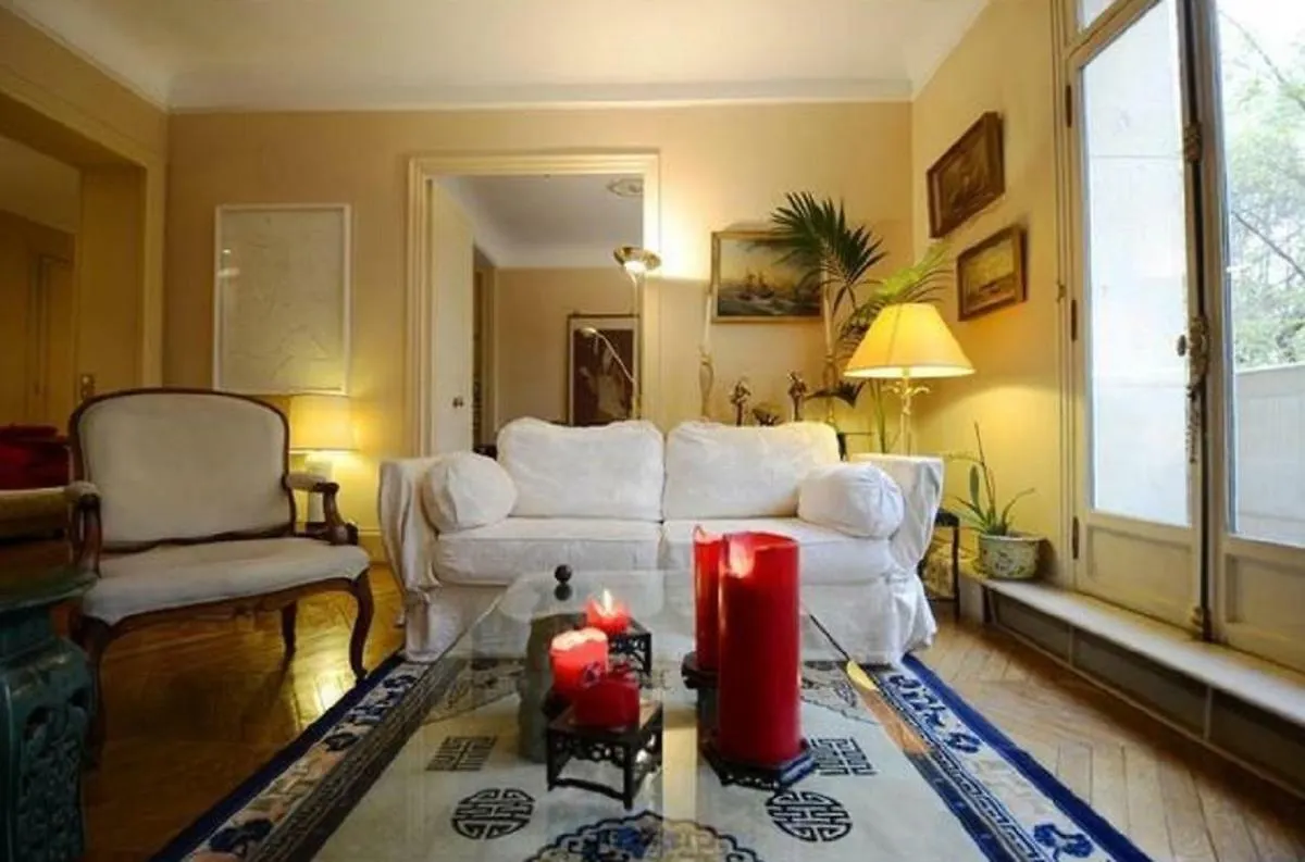 Rue De Buenos Aires In Apartment
