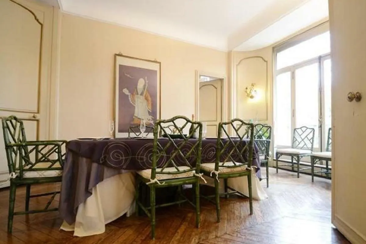 Rue De Buenos Aires In Apartment *