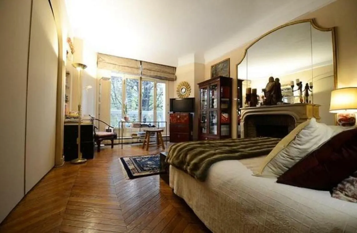 Apartment Rue De Buenos Aires In Paris