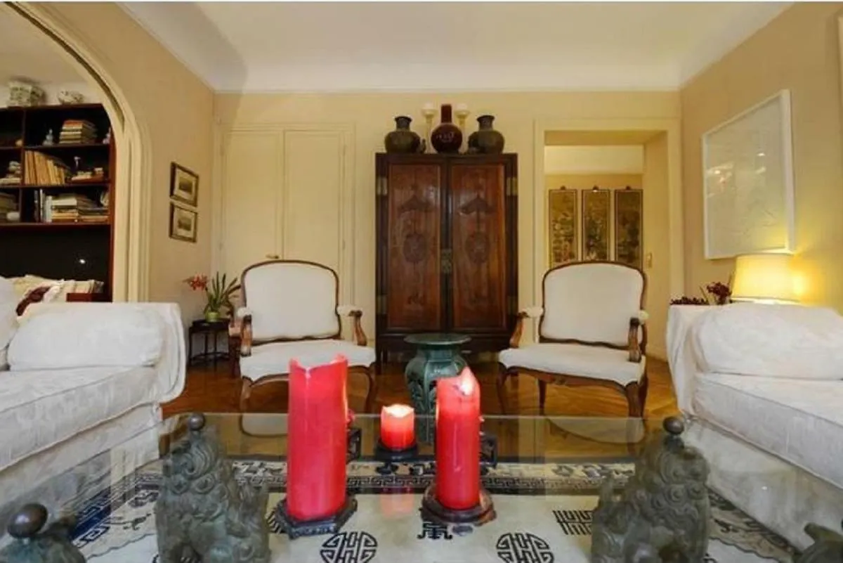 Rue De Buenos Aires In Appartement *