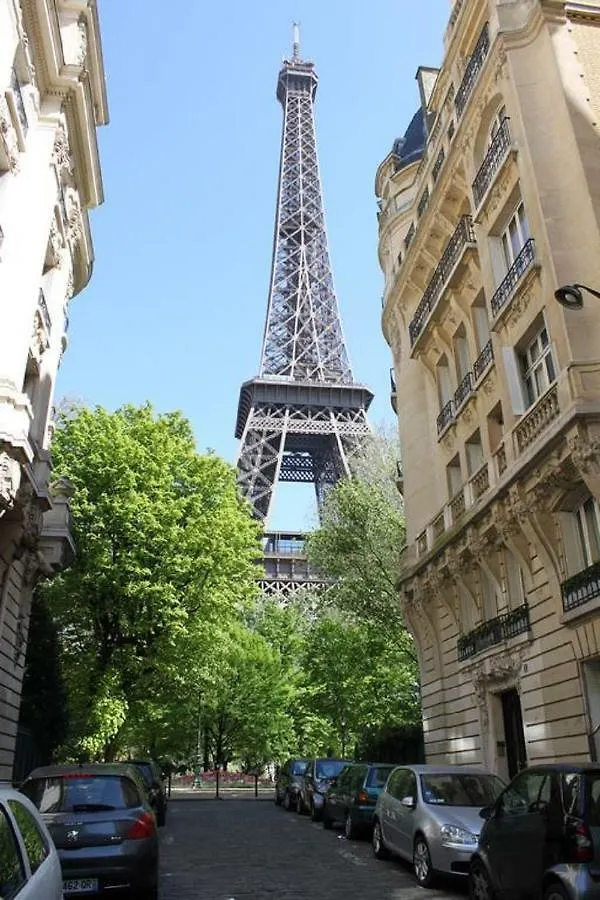 Rue De Buenos Aires In Appartement Paris